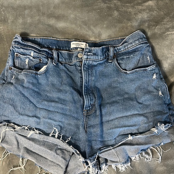 Abercrombie Curve Love Shorts - Picture 1 of 2